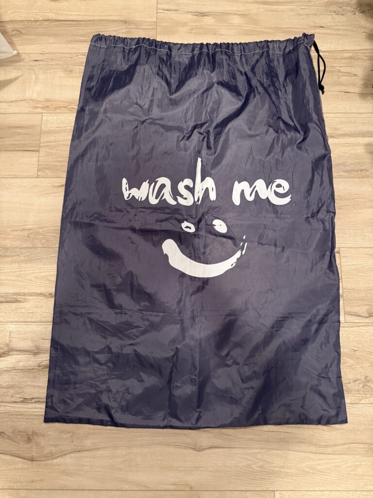 Travel laundry bag, easy-to-pack and ideal for separating dirty clothes on trips.”