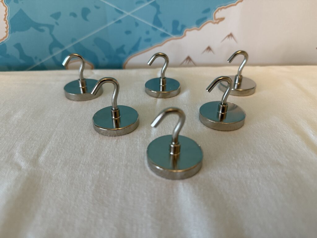 DIYMAG Magnetic Hooks,110 lb Heavy Duty Strong Magnet with Hook for Hanging, Strong Rare Earth Neodymium Magnet Hooks 6 Packs